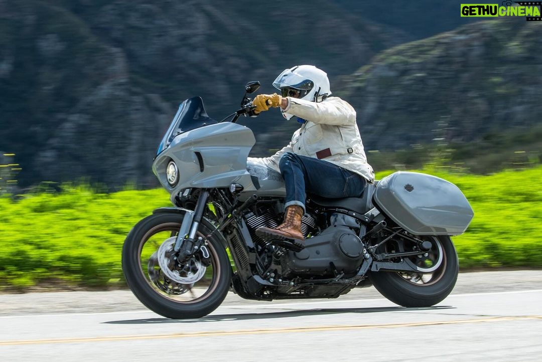Jaime Camil Instagram - The amazing @victoryjon capturing great moments. Who said white is not the right color for a moto jacketโฆ ๐๐ค My gear: -๐๏ธ @harleydavidson #lowriderst -๐งฅ @tobaccomotorwearco #mccoy -๐ฅพ @georgeesquivel #JCmotoboot -๐ช @shoeihelmetsusa #neotec2 -๐งค @highway21apparel #recoil -๐ @senabluetooth #50c -๐ @rokkercompany