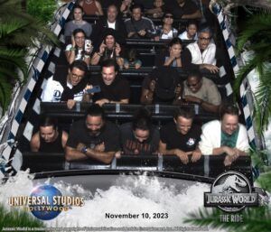 Jaime Camil Instagram - Always an amazing (and terrifying) time at @unistudios #universalstudios / Siempre pasándola increíble (y muertos de miedo) en #universalstudioshollywood 🙌🏽🥳 #themummy #JurassicWorld