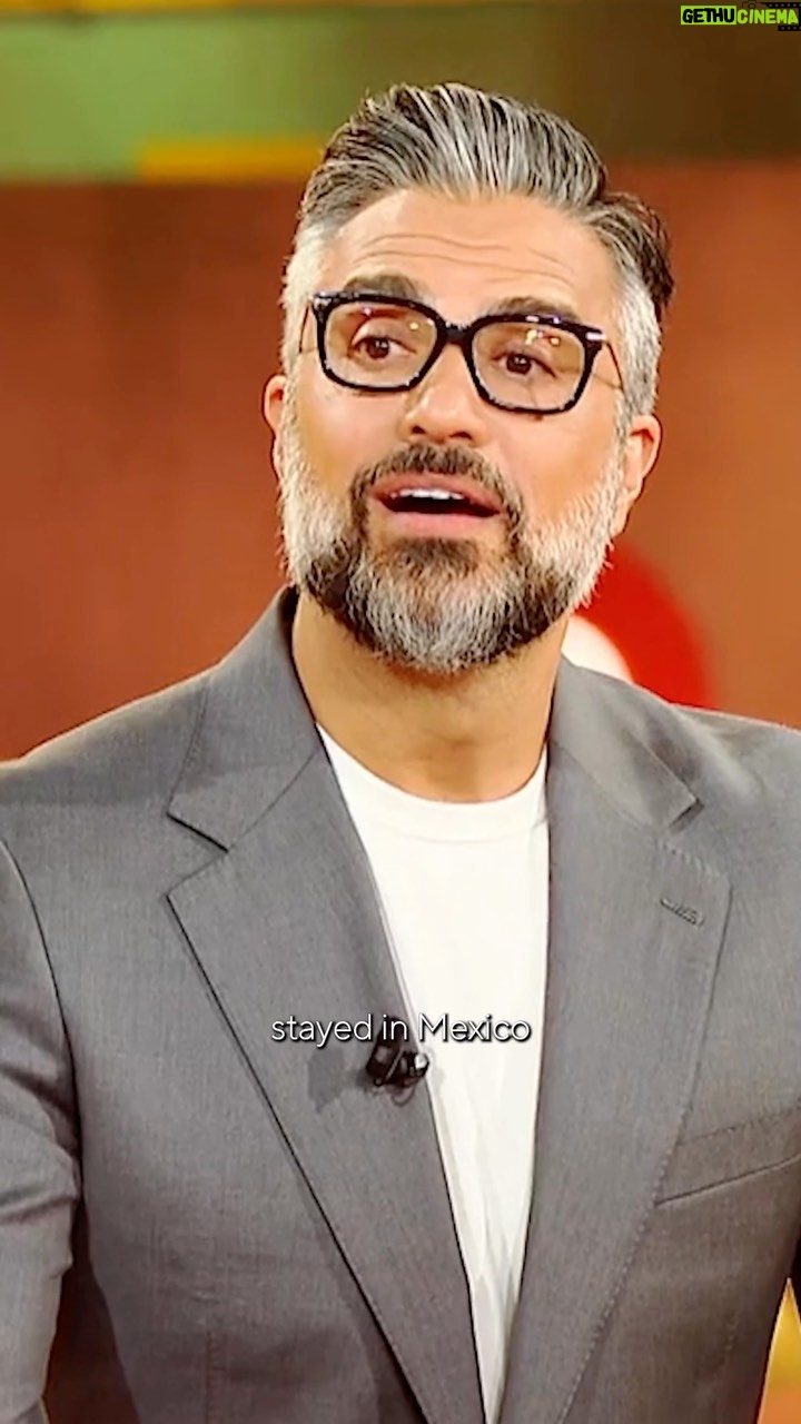 Jaime Camil Instagram - It’s STORYTIME!🔥 Before tonight’s new episode of #LoteríaLoca, our host sets up the scene with info on our contestants! 👏
