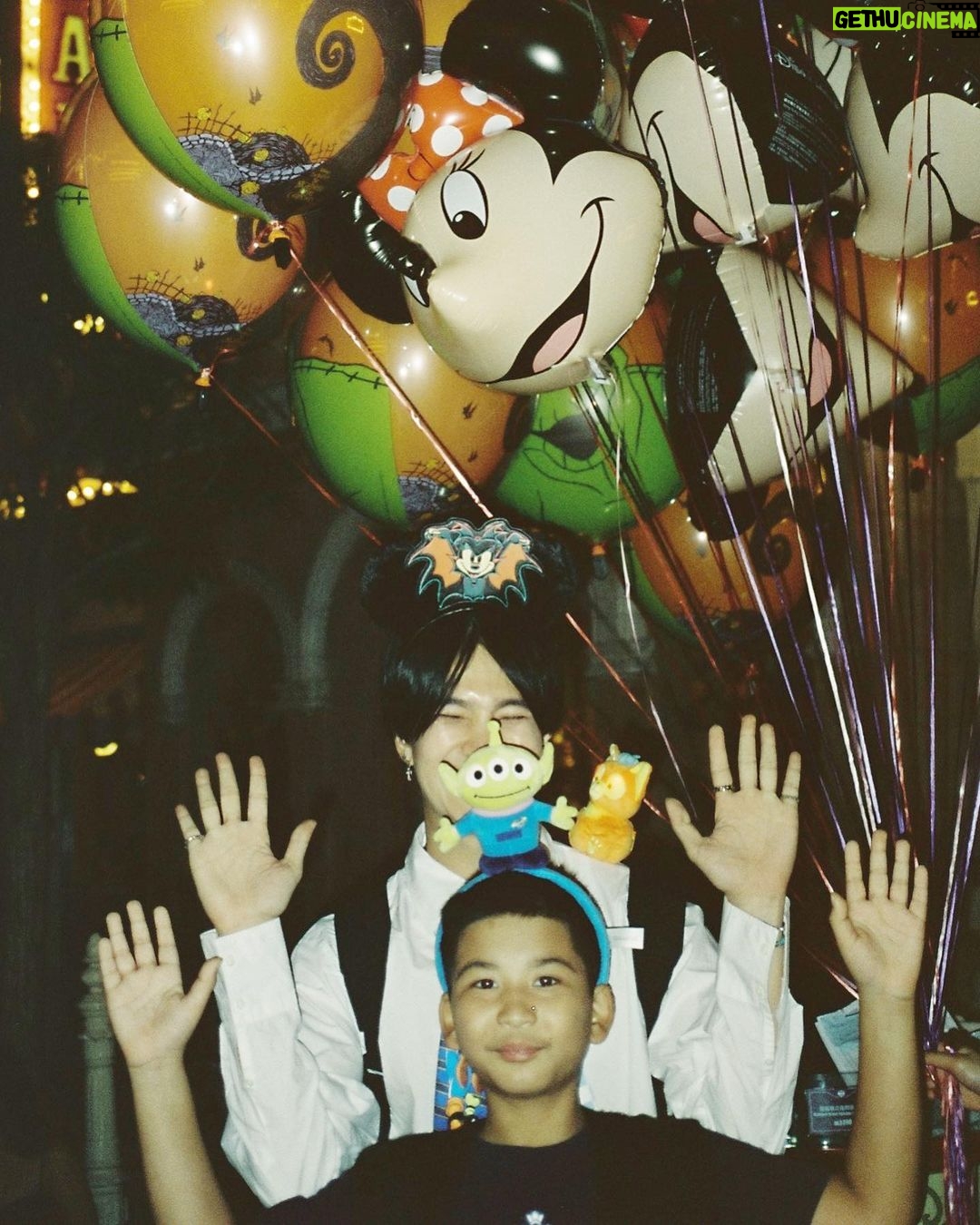 Jakapan Puttha Instagram - Unforgettable moments 🎃✨💙