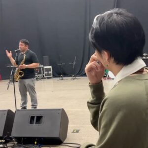 Jakapan Puttha Instagram - Me & Koh Saxman
ตั้งแต่ตอนที่ผมเล่น Saxophone ผมได้มีโอกาสดู พี่โก้ แสดงที่ต่างๆ ผมชอบเสียงของ saxophone มากและทำให้ผมรักมันมากขึ้นไปอีก และวันเกิดผม ผมได้มีโอกาสร่วมงานกับพี่โก้ และพบเจอครั้งแรกผมประทับใจมากครับ เหมือนผมได้พี่ที่ใจดีเหมือนได้คุยกับพ่อตัวเอง สบายใจ และให้กำลังใจผมตลอด และต้องขอบคุณที่มาร่วมแสดงเพลง versace on the floor ด้วยกัน นับเป็นเกียรติมากครับ ขอบคุณครับ “พี่โก้ saxman”
@kohmrsaxman 
#TheRebornBuild #TheRebornOfBuild #buildfirstsoloconcert