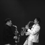 Jakapan Puttha Instagram - Me & Koh Saxman ตั้งแต่ตอนที่ผมเล่น Saxophone ผมได้มีโอกาสดู พี่โก้ แสดงที่ต่างๆ ผมชอบเสียงของ saxophone มากและทำให้ผมรักมันมากขึ้นไปอีก และวันเกิดผม ผมได้มีโอกาสร่วมงานกับพี่โก้ และพบเจอครั้งแรกผมประทับใจมากครับ เหมือนผมได้พี่ที่ใจดีเหมือนได้คุยกับพ่อตัวเอง สบายใจ และให้กำลังใจผมตลอด และต้องขอบคุณที่มาร่วมแสดงเพลง versace on the floor ด้วยกัน นับเป็นเกียรติมากครับ ขอบคุณครับ “พี่โก้ saxman” @kohmrsaxman #TheRebornBuild #TheRebornOfBuild #buildfirstsoloconcert
