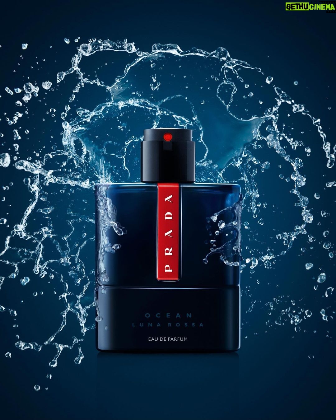 Jake Gyllenhaal Instagram - Open new horizons with #PradaLunaRossaOcean Eau de Parfum by @pradabeauty #OpeningNewHorizons #PradaFragrances #PradaBeauty #PradaBeautyPartner