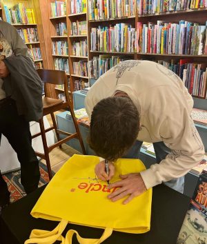 Jake Gyllenhaal Instagram - Thank you to all the Aunts, Uncles, Nieces & Nephews who came out to the reading at @mcnallyjackson today —You are now officially members of The Secret Society of Aunts & Uncles! #thesecretsocietyofauntsanduncles