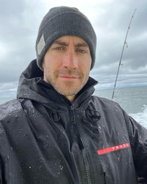 Jake Gyllenhaal Instagram - Out on the open ocean this weekend. Learned almost everything I know about boating from filming the #PradaLunaRossaOcean fragrance campaign film, directed by @JohanRenck. The rest I learned from watching Pirates of the Caribbean. 
#PradaFragrances #OpeningNewHorizons @prada