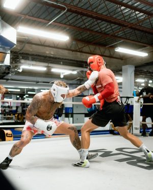 Jake Paul Instagram - In 3 days I fight for the Paul family, for Jutta, for my amazing team, my purpose, and to further change the sport of boxing. This is my most experienced opponent yet but I know this fight will be my sharpest fight. What a camp it’s been. What a year it’s been… 4 straight fights back to back and I’m sharper then ever. I continue to fall more in love with this sport which has given me a new life and light. Boxing, I owe you everything.. including Ryan Bourland’s head top. See y’all at the open workout tn. @mostvaluablepromotions