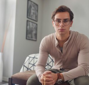 Jake T. Austin Instagram - How are you feeling this Fall? I talked to @latinoleadersmag (swipe up link in my story) while I was at home in Hollywood. We talked about the importance of voting and the backstory of the “T” in my name. Comment if you know the meaning of the middle initial in Jake T Austin 📲.

📖Publication: @latinoleadersmag 
👕Wardrobe: @asos_man
⌚️Watch: @shinola
📸Photographer: @mitchdao.photos
🗳Registration: @votolatino