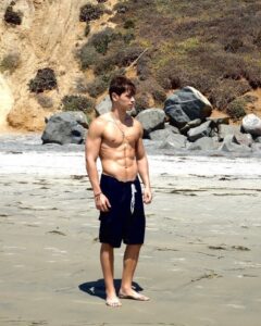 Jake T. Austin Instagram - Vamos a la Playa 🌞🏖🏊🏽‍♂️ Malibu, California