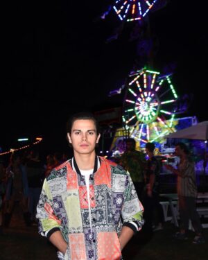 Jake T. Austin Instagram - 🎡 #neoncarnival
🎚 #coachella2019 📸 @vivienphotos