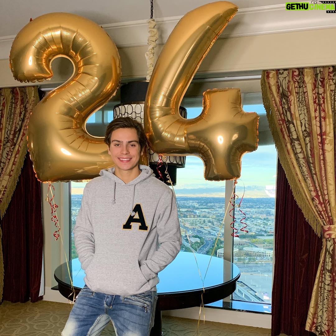 Jake T. Austin - 357.9K Likes - JTA 24 😊🎈🎉 @palazzovegas