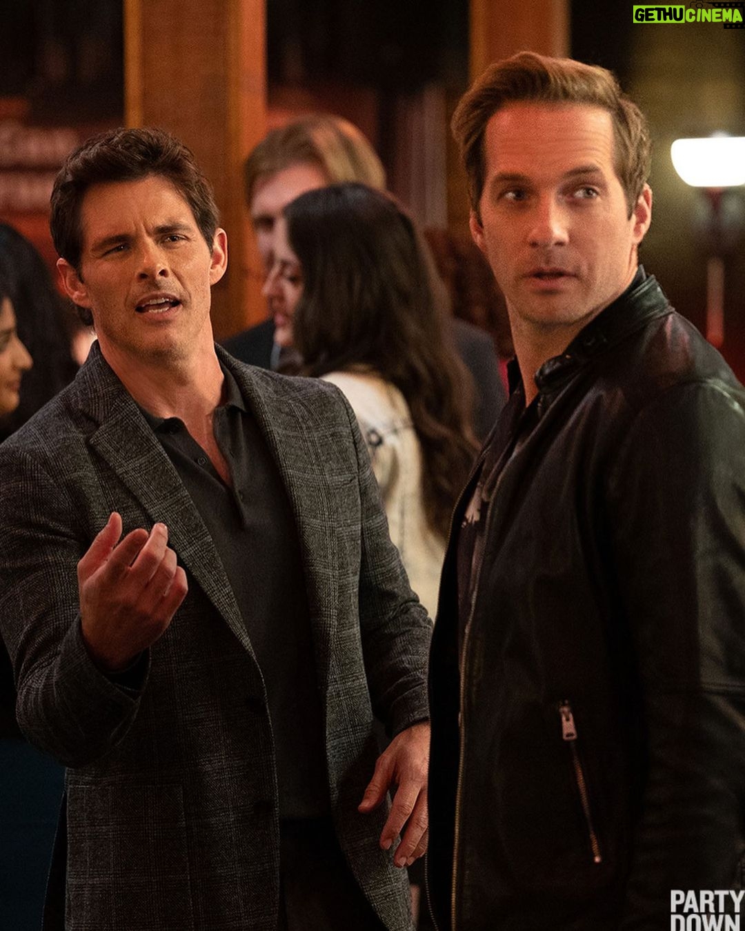 James Marsden Instagram - Itโs time to #PartyDown again! ๐ Had a ridiculously fun time joining my friends @jennifer.garner @mradamscott @kenmarino @hiryanhansen @meganomullally @janelynchofficial and @martinstarr for @partydownstarz Season 3. Watch the premiere this Friday on STARZ in the US and LIONSGATE+ internationally.