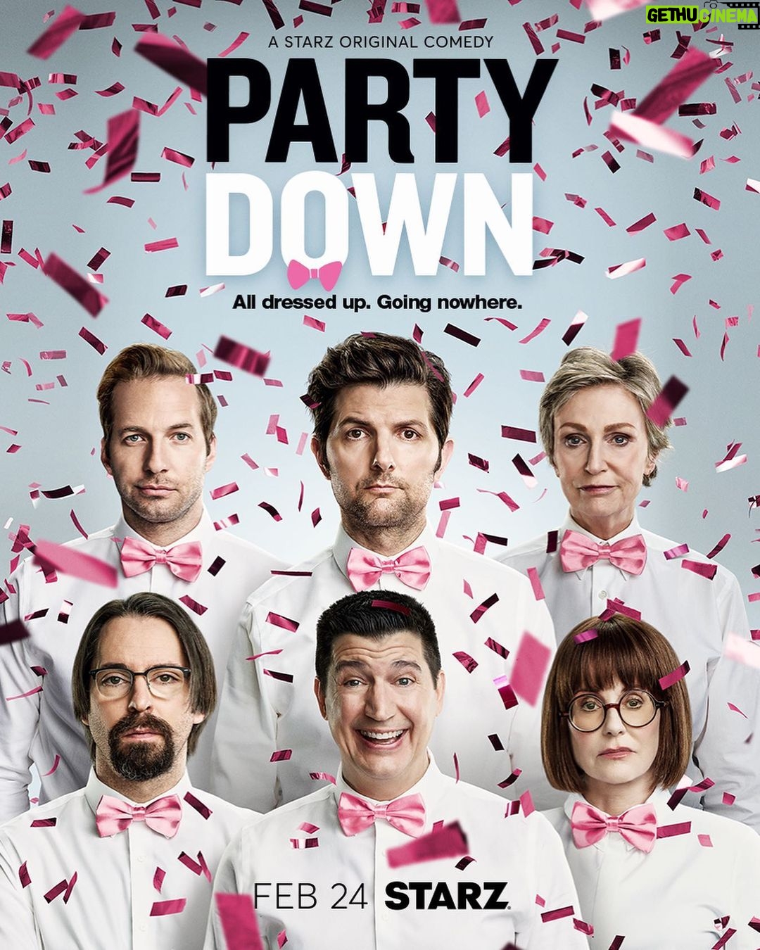 James Marsden Instagram - Itโs time to #PartyDown again! ๐ Had a ridiculously fun time joining my friends @jennifer.garner @mradamscott @kenmarino @hiryanhansen @meganomullally @janelynchofficial and @martinstarr for @partydownstarz Season 3. Watch the premiere this Friday on STARZ in the US and LIONSGATE+ internationally.