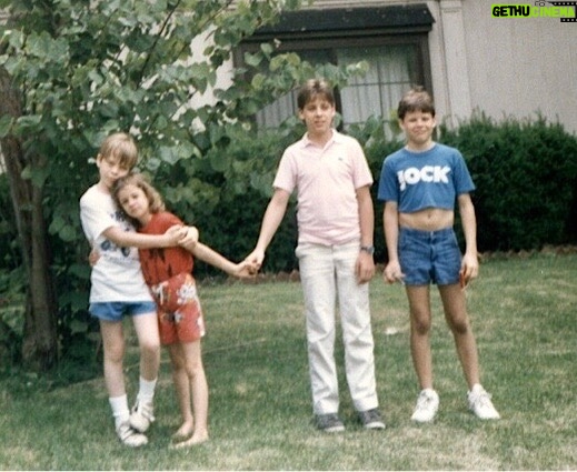 James Marsden Instagram - A gift from me to you on #nationalsiblingsday If you’re looking for me, I’m obviously the “athletic” one with the best sense of style. Love you Jeff, Robby, Jennifer and Elizabeth (not pictured, the lucky one)