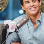 James Marsden Instagram - @james_marsden is fabulous in #JuryDuty on @amazonfreevee 👨‍⚖️📺 Can’t believe they had to present to be in court for that long!! 😂😂😂 Full 🎥 interview at the Link In Bio! #JamesMarsdenOnElvis in our @mercedesbenzusa interview lounge! Elvis Duran Show