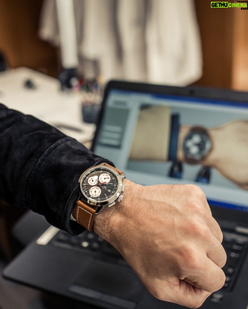 James Marsden Instagram - Happy to share with you the custom watch I designed with my good friends at @iwcwatches! This is the very first custom Ingenieur Chronograph ever created using their new IWC configurator tool. Click on the link in bio to read more about the process and how the new IWC configurator works! #iwcingenieur
