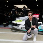 James Marsden Instagram - RACE DAY at #Silverstone !!! My first visit to this legendary track (and first time meeting F1 champ Nigel Mansell) so I’m excited for this one. Should be a good race today! Thank you @mercedesamgf1 and @iwcwatches for having me. Go get it @lewishamilton #britishgp