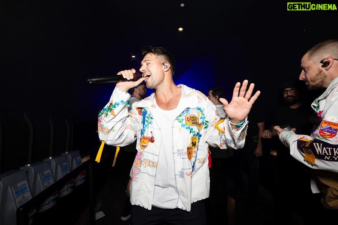 James Maslow Instagram - Had a blast last night with the boys in Durant, OK!! Great seeing all my favorites front row. Hope to see you all in Southaven, MS tonight! 📸 @parisvisone 👕 @soniayoungstyle Choctaw, Oklahoma