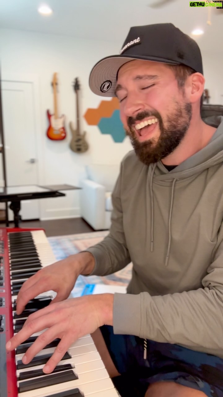 James Maslow Instagram - Cover Girl - Big Time Rush 🎵 Back in the habit of practicing piano a little bit every day. Let me know what you want me to learn to play and sing next 🤙🏼 Nashville, Tennessee
