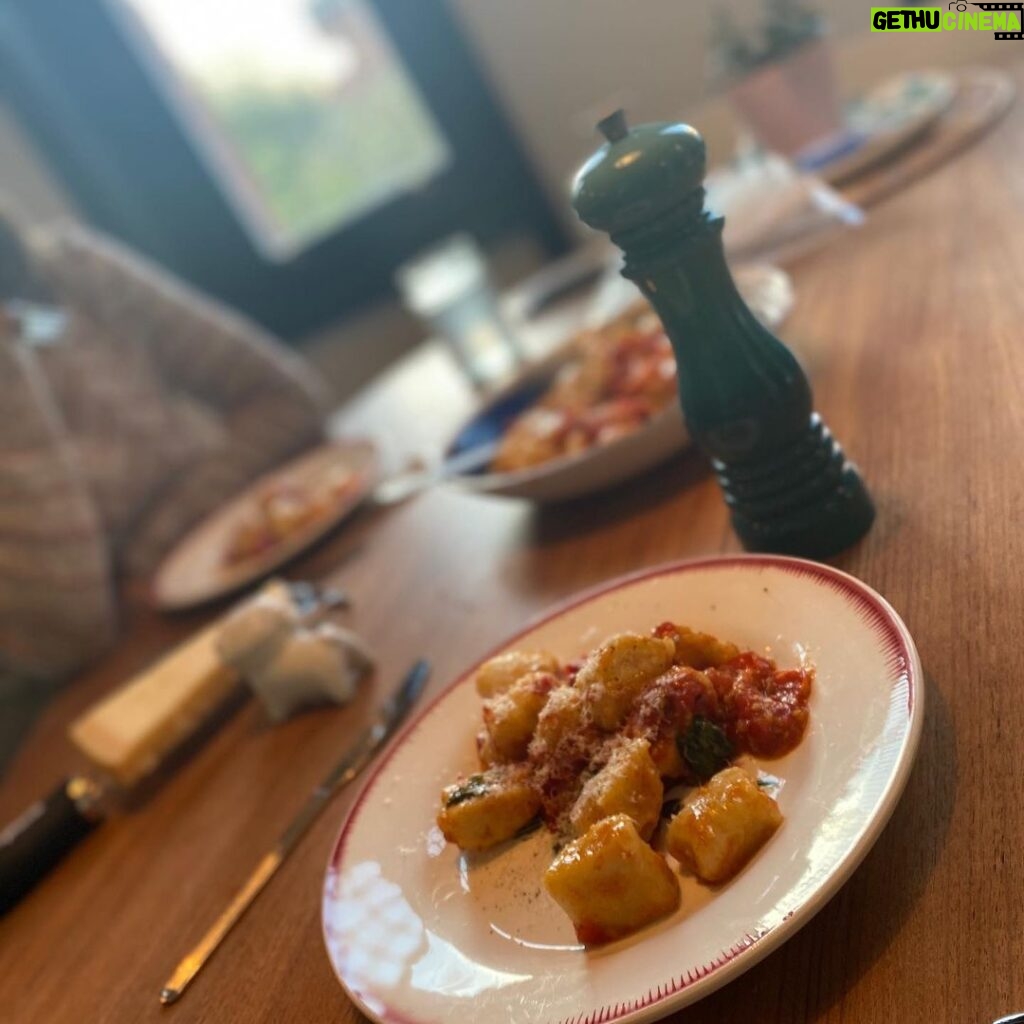 James McAvoy Instagram - Tonight we made @jamieoliver “Nonna’s no egg Gnocchi” with Roasted cherry tomatoes(roasted on the vine for extra flavour)... @lisalibs said it’s all she’s ever wished for in “Yonky” (it’s how they say it Delco) . Thankyou Jamie. Your dreams
