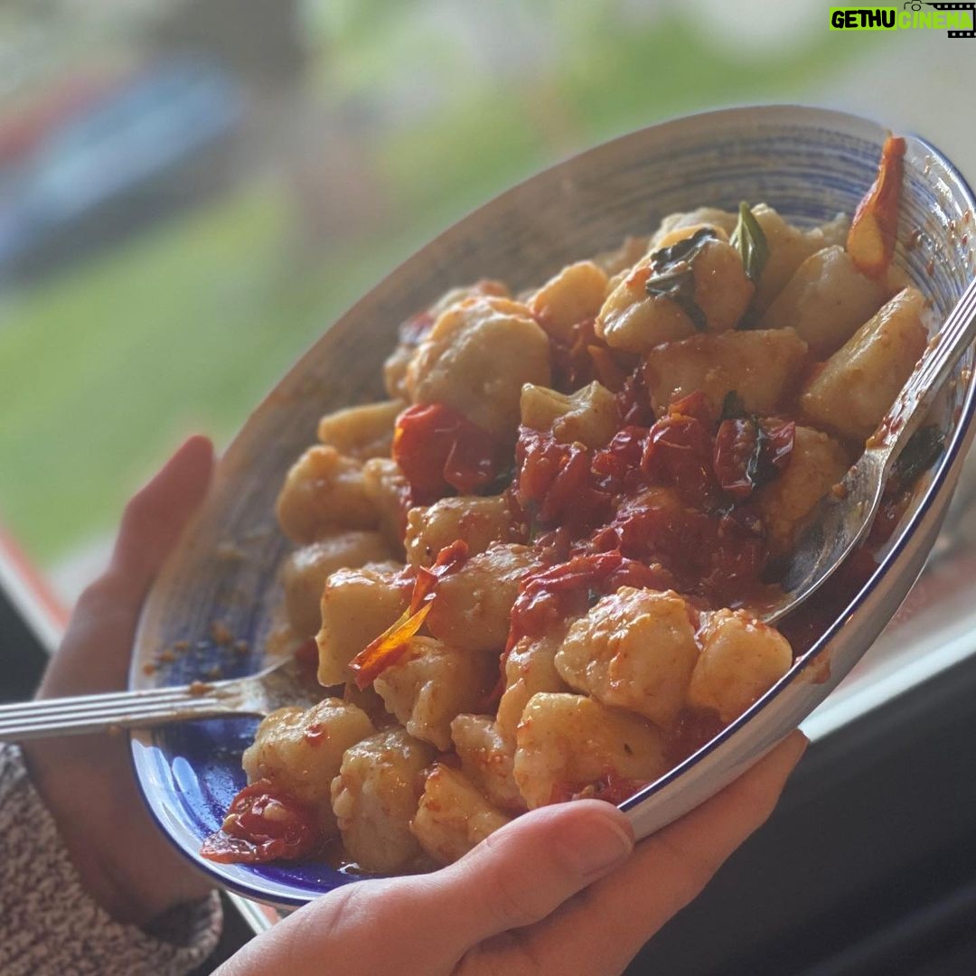 James McAvoy Instagram - Tonight we made @jamieoliver “Nonna’s no egg Gnocchi” with Roasted cherry tomatoes(roasted on the vine for extra flavour)... @lisalibs said it’s all she’s ever wished for in “Yonky” (it’s how they say it Delco) . Thankyou Jamie. Your dreams