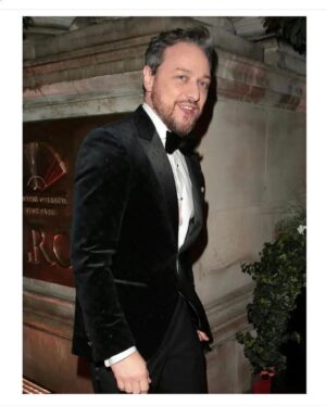 James McAvoy Instagram - What lovely night out at the @gq #gqmoty …love getting the dance with my sis @joyjoymcavoy.Big thanks to a GQ for the excellent hospitality and to @boss for the gorgeous tux.