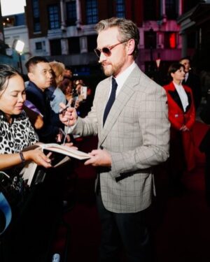 James McAvoy Instagram - What an honour to step onto the stage at the theatre royal Drury lane and support the performing arts in London. @britishvogue @voguemagazine earned over 2.5 million pounds for the performing arts because of this event and im delighted to have been a small part of it. I even got to meet @littlesimz after going on about her so much on stage. #vogueworld thanks to @tarahmakeup as always for the lovely grooming. And to @nathalieeleni_beauty for the Lisa Glam.once again thanks to @dunhill for the exceptionally lovely suit. (I’m my humble opinion) #vogue #theatre #westend #supportthearts