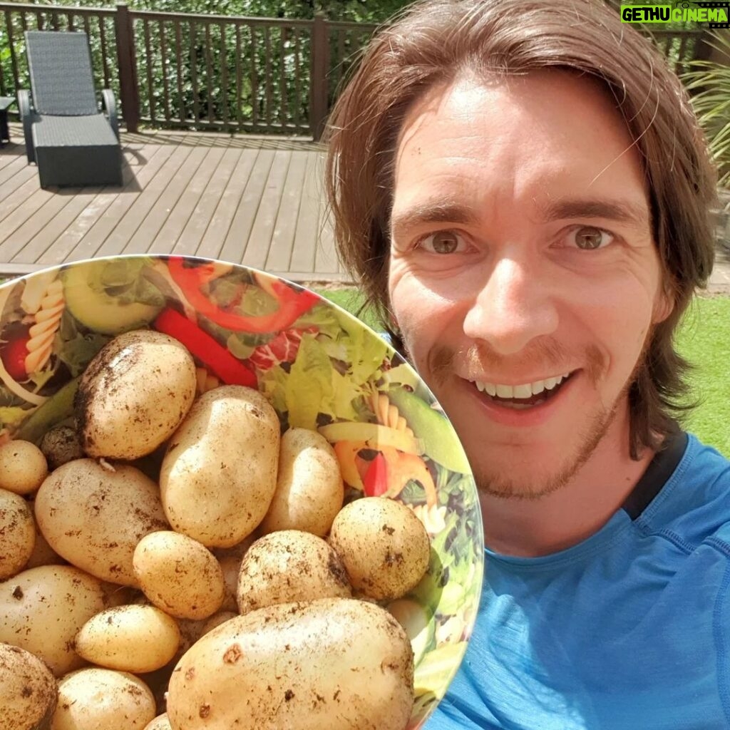 James Phelps Instagram - As you can see by my face I'm very proud of myself. After a few months I've grown my own potatoes in my garden. Very simple, give it a go. 👨‍🌾🥔🌱 #greenfingers #IHopeNoOneElseIsHungry #Endofworkoutgardening