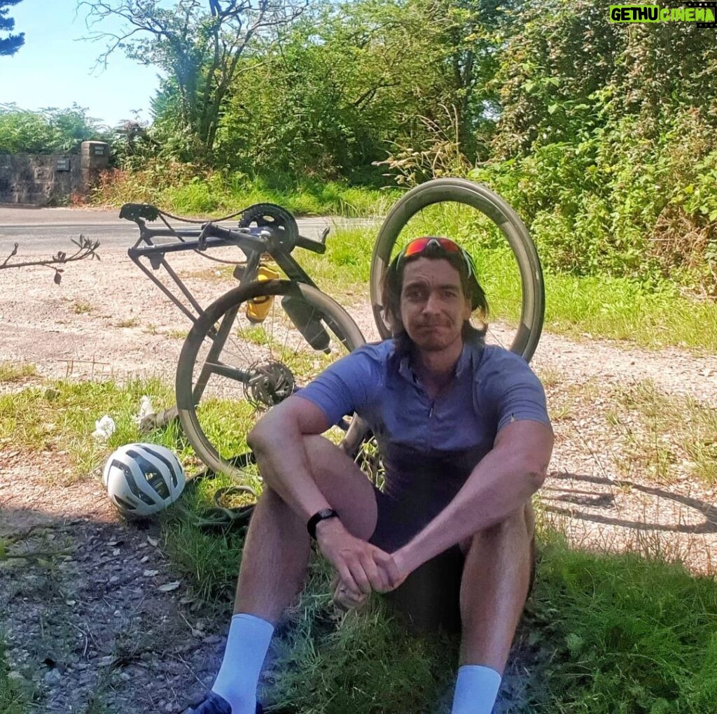 James Phelps Instagram - I didn't get any punctures last year... 2nd in a week! But got home in the end. No bus this time either! Did you know there are different length of inner tube valves? Random fact for the day. Sunday Funday! Have a great weekend folks. 😎🚴‍♂️ #cyclinglife #sundayrider #cyclinguk