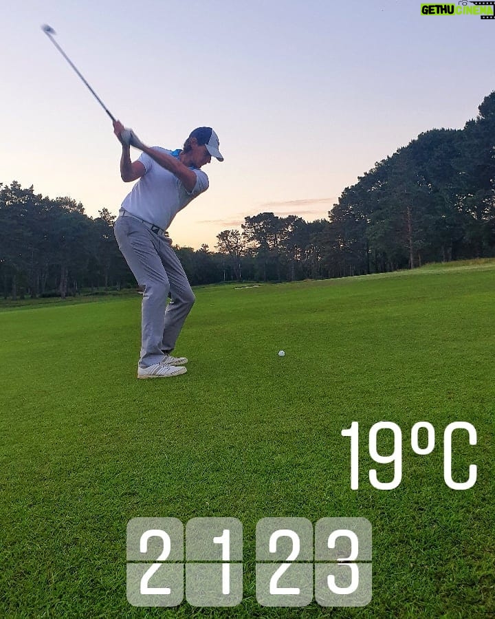 James Phelps Instagram - I love this time of year! #duskgolf