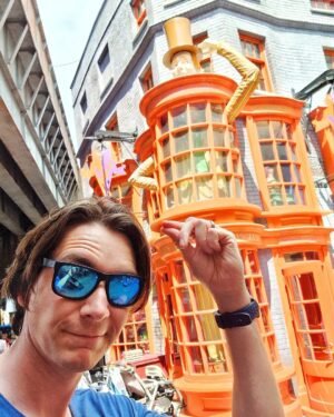 James Phelps Instagram - "I wonder if here, I can get up to no good?" 

Huge thanks to @universalorlando for having me today, making sure the staff at WW are still working hard, having a duff and trying (a few times) the BEST new coaster ever!
#universalstudios #universalorlando #wizardingworldofharrypotter #jurassicworld