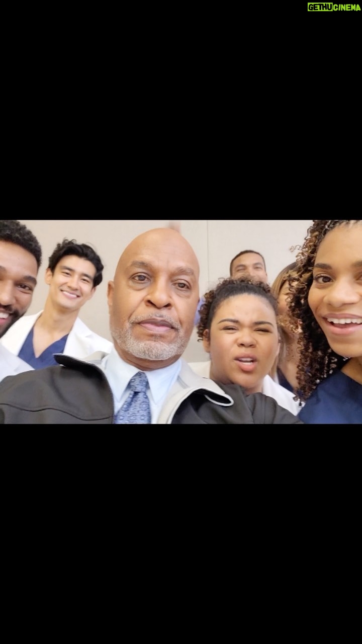 James Pickens Jr. - 97.1K Likes - Nothin’ but a good time with this crew tonight ✌🏾🎬