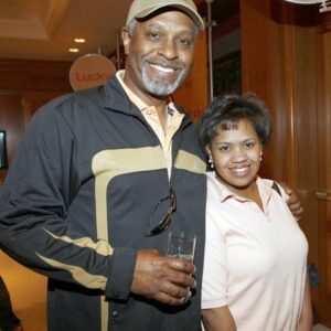 James Pickens Jr. Instagram - Wishing you all a happy Monday ✌🏾