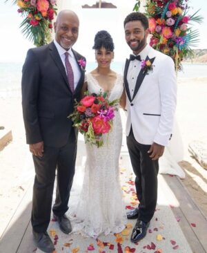 James Pickens Jr. Instagram - Wishing you all a happy Tuesday ✌🏾