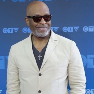 James Pickens Jr. Instagram - Have a wonderful holiday weekend! ✌🏾
.
.
#leadwithlove #happyfourthofjuly #staysafe 🙏🏾