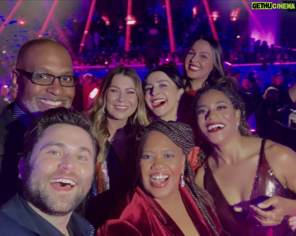James Pickens Jr. Instagram - What a night! Thanks to all our amazing fans 🙏🏾✌🏾 . #greysanatomy #peopleschoiceawards #jamespickensjr