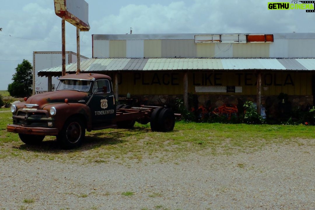 Jamie Campbell Bower Instagram - The beginning of Route 66. Through Oklahoma and Texas. Both of which are absolutely beautiful. We met some amazing people on our way yesterday. 🖤
