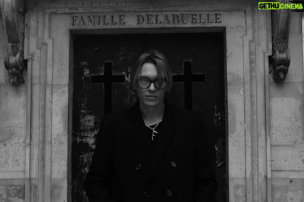 Jamie Campbell Bower Instagram - Too shallow this grave. 📸 - J 2 Studio