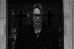 Jamie Campbell Bower Instagram - Too shallow this grave.
📸 - J 2 Studio