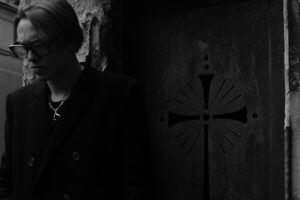 Jamie Campbell Bower Instagram - Too shallow this grave.
📸 - J 2 Studio