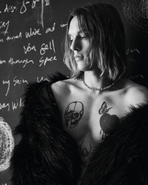 Jamie Campbell Bower Instagram - DLui cover person out now. 
@drepubblicait 📸 @studiojohansandberg
🕷🕷🕷🕷🕷🕷