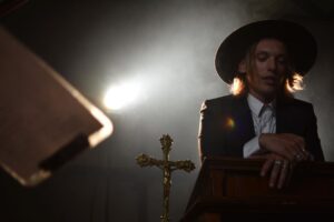 Jamie Campbell Bower Instagram - Behind the scenes of the I Am music video. Out now. Link in bio.
Thank you so much to @melaniejunefx @vcordero6 @fauxbias.forge @industrialismfilms @5bartistsmedia @iandickinson @britpopross and the whole team for pulling something magical together. X
