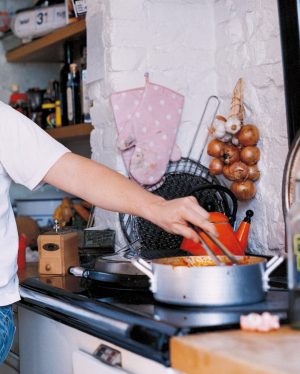 Jamie Oliver Instagram - Me and little legend number 2 what seems like yesterday. Can’t really believe this was 20 years ago madness xxxxx