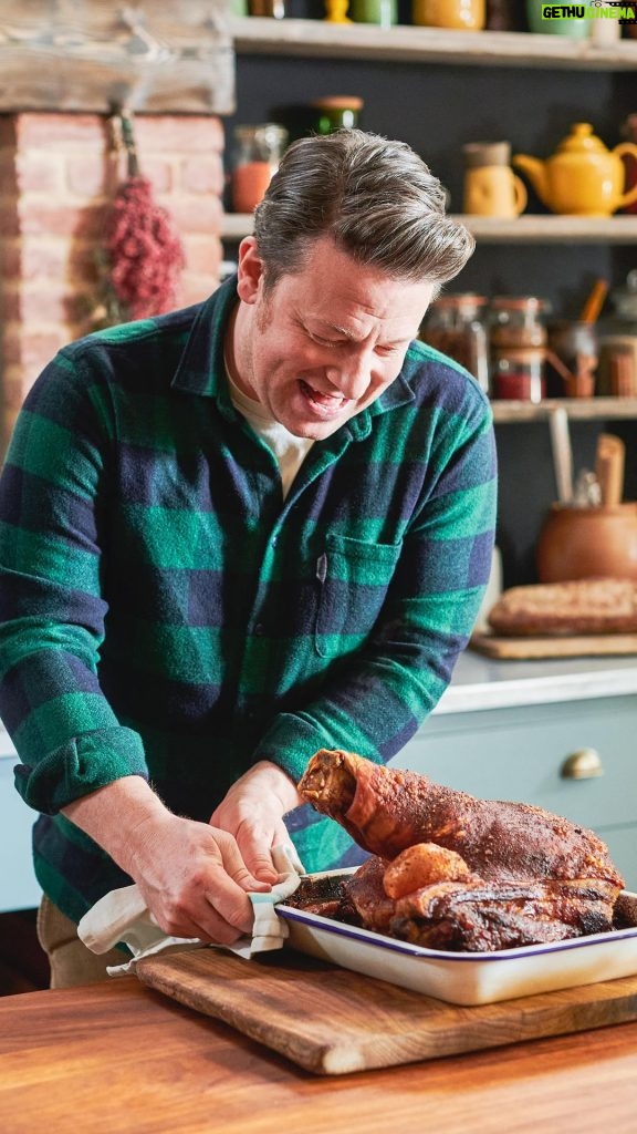 Jamie Oliver Instagram - Now I’ve got a recipe here that you can not only feed a crowd with, but you can use it in so many different ways!! Perfect for a roast dinner but also perfect to batch cook and freeze to give you a whole load of delicious meals for days and weeks to come! Hit the link in my bio for the recipe x x x #pulledpork #roastdinner #dinnerideas