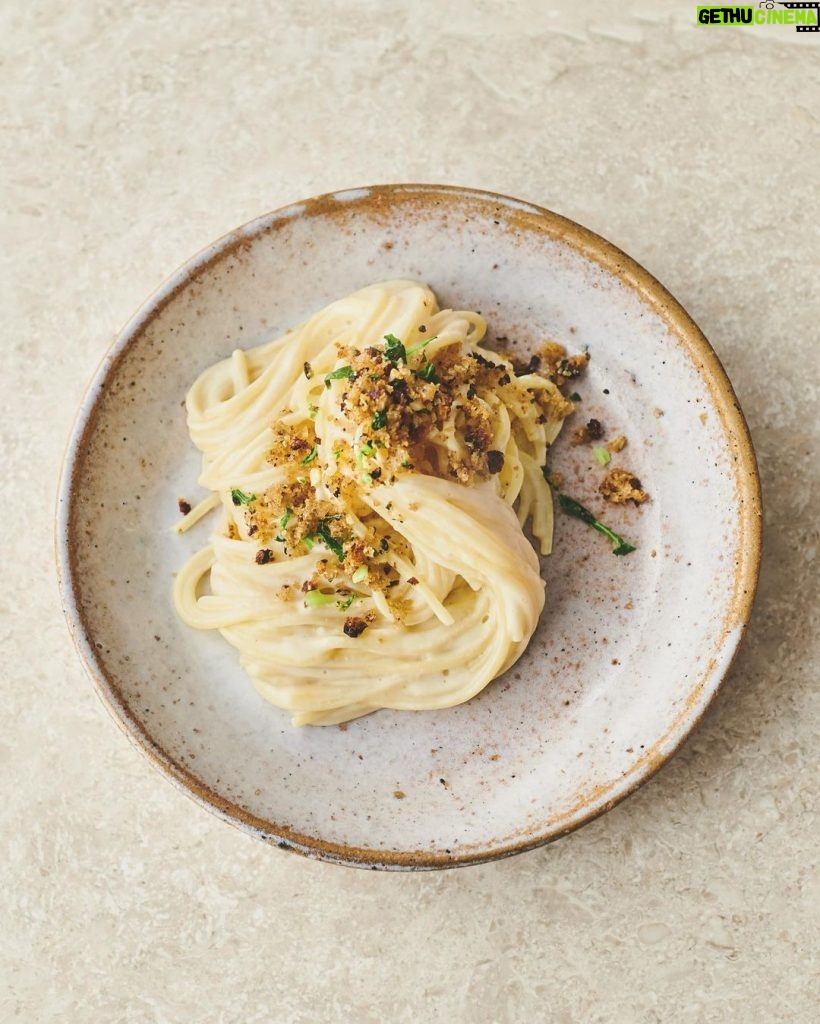 Jamie Oliver Instagram - Life is full of pasta-bilities......including these budget friendly properly bangin’ recipes !! Cheap and cheerful....just what everyone needs right now !! Hit the link in my bio and get cooking ! And let me know below what budget-friendly recipes you’d like me put together next! #pasta #budgetfriendly #dinnerideas