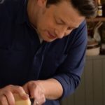 Jamie Oliver Instagram – This is my super easy homemade pasta recipe that’s honestly so great for emergencies. You don’t need a pasta machine or any fancy equipment, just yourself and a rolling pin ! A really great one to do with your kids as well so worth saving this video and revisiting it at the weekend ! Full recipe in my bio for you xxx

#pasta #budgetfriendly #pastamaking