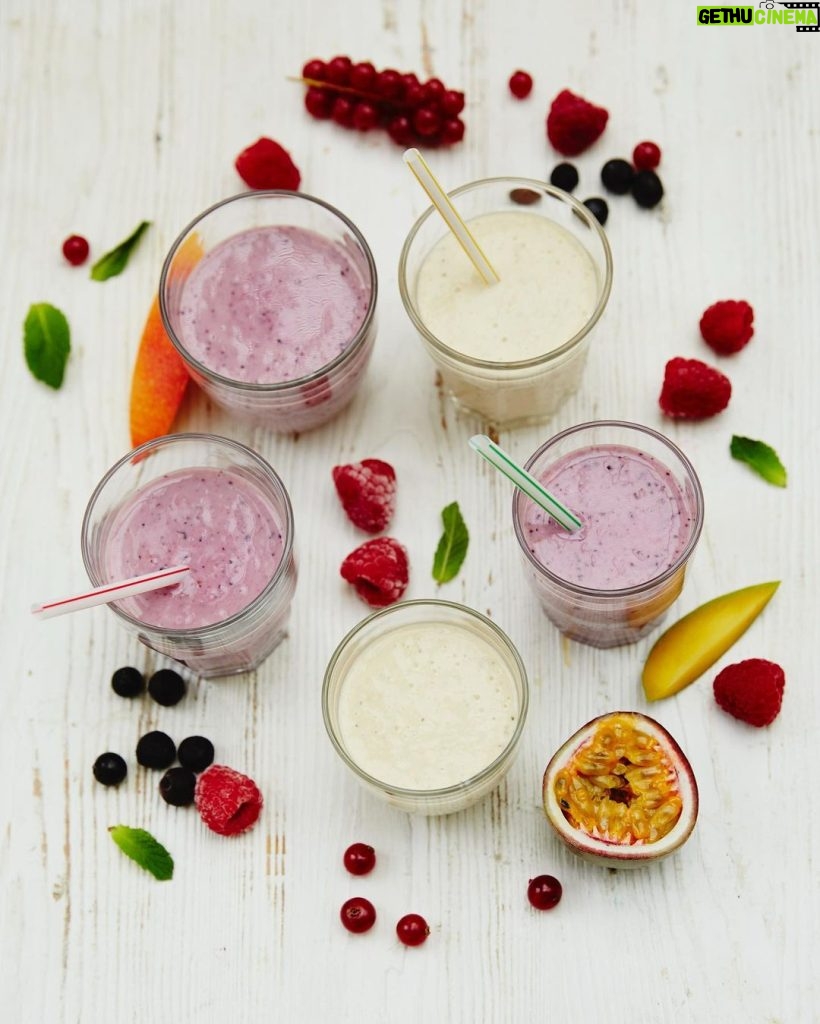 Jamie Oliver Instagram - You know what Monday morning calls for ? Smoothies !! My ultimate smoothies are a super easy way to get more fruit and veg into your diet......time to get blending ! Tap the link in my bio for some of my favourite recipes. Happy Monday !! x x #smoothie #breakfast #mondaymotivation