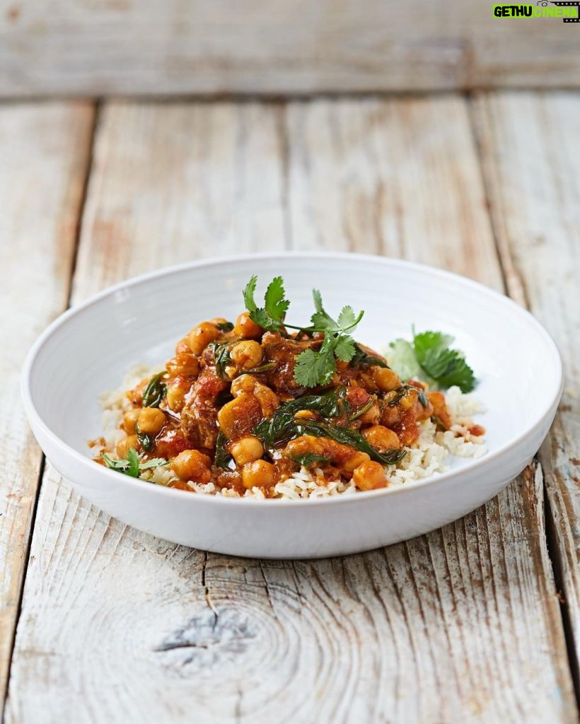 Jamie Oliver Instagram - Getting your hands on a delicious curry doesn’t always have to mean spending cash at your local takeaway ! Think frozen veg, cheaper cuts of meat and store-cupboard pulses......and by adding just a handful of spices or a spoonful of curry paste can turn these humble ingredients into something really special !! Recipes in my bio x x #curry #budgetfriendly #dinnerideas