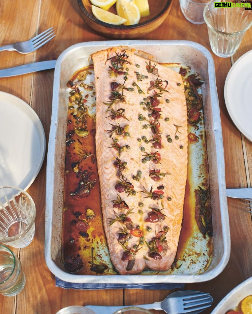 Jamie Oliver Instagram - Alright you lovely lot in case you weren’t already aware it’s Burns Night ! Seriously some of my favourite flavours come from Scottish food and drink and I’ve put a few recipes together to really celebrate them….from beautiful stuffed salmon and tender whisky lamb shanks to my easy Essex haggis and a creamy, cheesy fennel gratin. Hit the link in my bio and let’s raise a glass to our Scottish friends ! Sláinte Mhath 🥃 #burnsnight #dinnerideas
