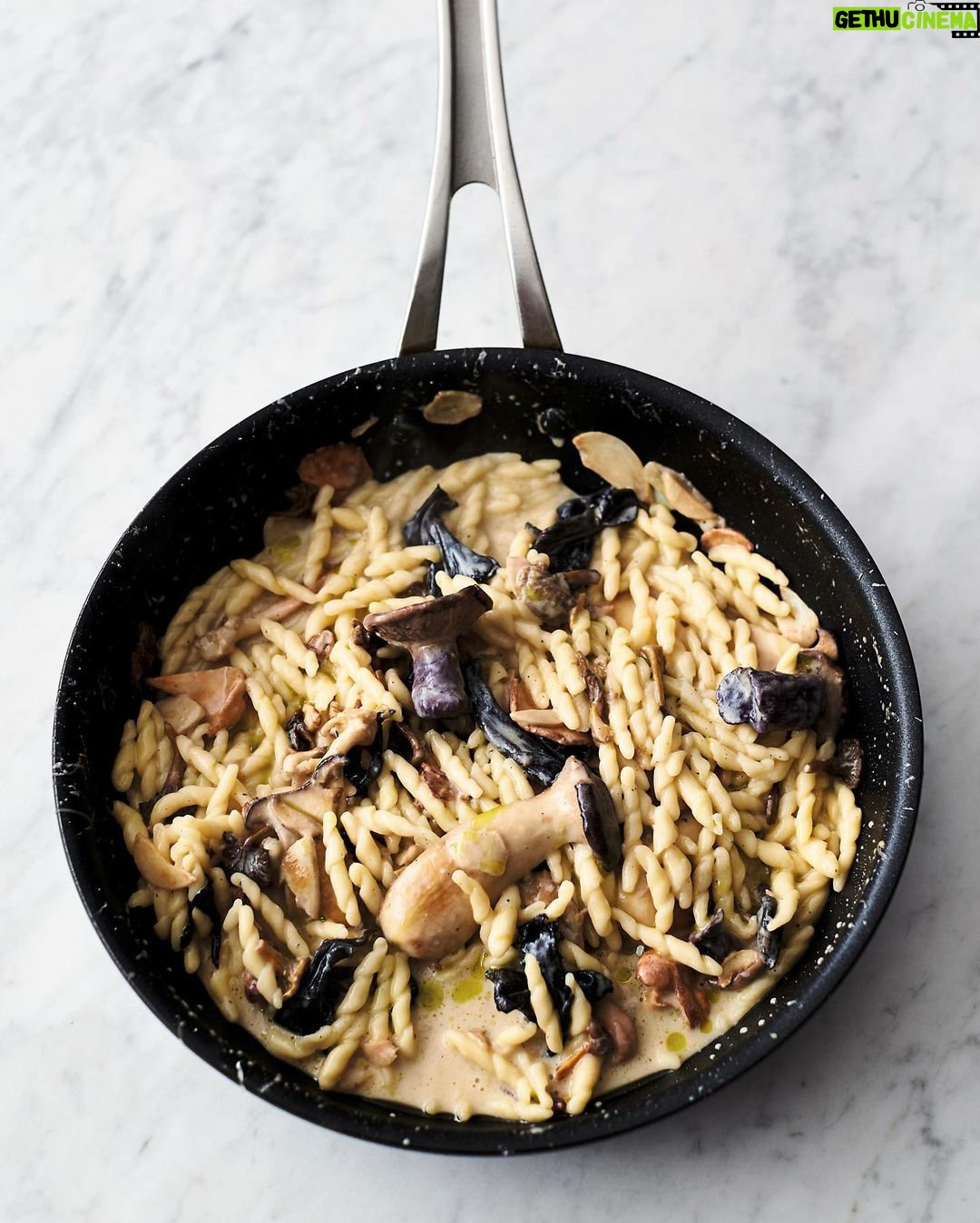 Jamie Oliver Instagram - Life is full of pasta-bilities......including these budget friendly properly bangin’ recipes !! Cheap and cheerful....just what everyone needs right now !! Hit the link in my bio and get cooking ! And let me know below what budget-friendly recipes you’d like me put together next! #pasta #budgetfriendly #dinnerideas