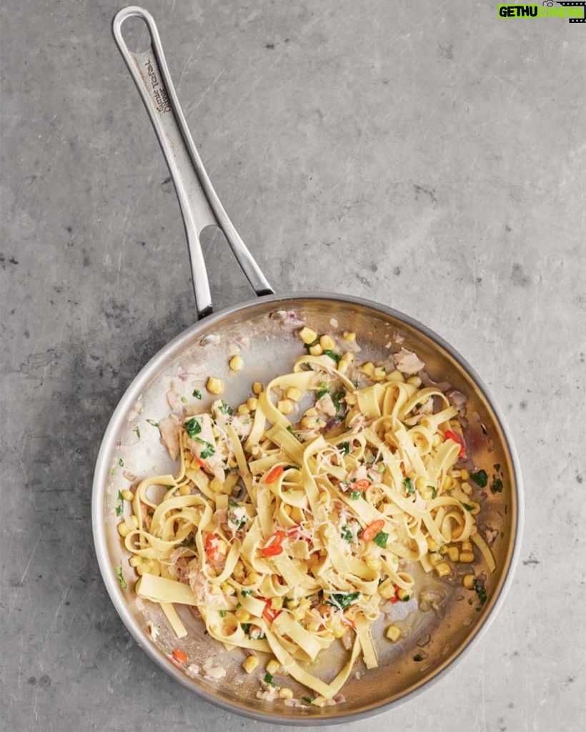 Jamie Oliver Instagram - Life is full of pasta-bilities......including these budget friendly properly bangin’ recipes !! Cheap and cheerful....just what everyone needs right now !! Hit the link in my bio and get cooking ! And let me know below what budget-friendly recipes you’d like me put together next! #pasta #budgetfriendly #dinnerideas